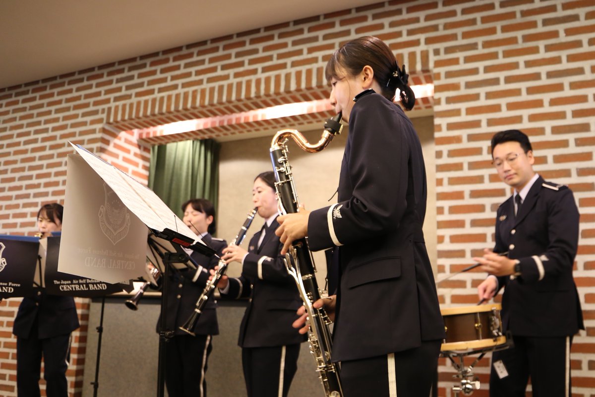 JASDF_Cen_Band's tweet image. 【演奏会レポート📯】

令和7年9月20日　熊谷コンサート

#航空中央音楽隊 有志によるロビーコンサートの様子をお届けします✨

♩クラリネット５重奏&amp;amp;打楽器
♩サックス５重奏

開演前のひとときを、
楽しい演奏で盛り上げました✨🎷