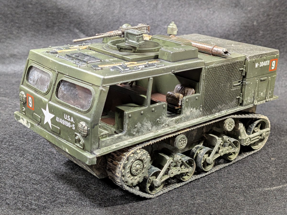 ManBouMokei's tweet image. 1/35 NITTO 18tトラクター 完成しました。
今は無きNITTOのキットです。
意外とパーツの合いは良くて組み立てで苦労する事はありませんでしたが、車内は再現されてないので自作しました。
デカールは持っていたものをテキトーに貼り付けました。
#NITTO #翻車魚模型 #scaleModel #プラモデル