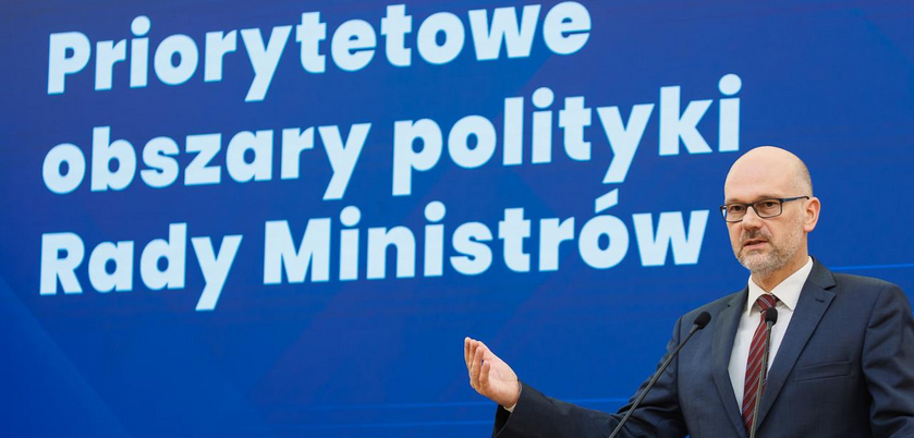 Po lekturze świeżutkiego dokumentu pt. "Wykaz priorytetów polityki członków rady ministrów" (gov.pl/web/premier/pr…) z dużym zaskoczeniem stwierdzamy, że nie ma w nim nic o mieszkalnictwie! Czy my już rozwiązaliśmy w Polsce ten problem?