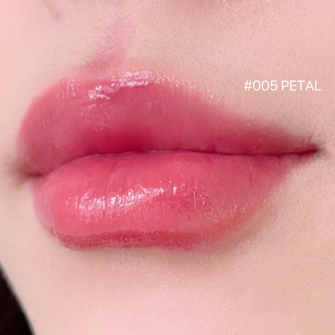 joyjeeloveberry's tweet image. กรี๊ดดด! ใครยังไม่ได้ลอง Lifter gloss ของ Maybelline คือพลาดมากกกก อันนี้กำลังเป็นกระแสเลยแก บอกเลยว่าวาวแบบ ตะโกนปากฉ่ำ ออกมาเลย สีคือแน่นชัดมากก ทาแล้วปากฉ่ำฟู โนฟิลเลอร์ ปากแห้งยังไงก็เอาอยู่ เพราะเค้าใส่ไฮยาเข้ามา ชุ่มชื้นสุดๆ จะสายฝอหรือสายเกา ทาปุ๊บคือดูแกรมขึ้นมาทันที…