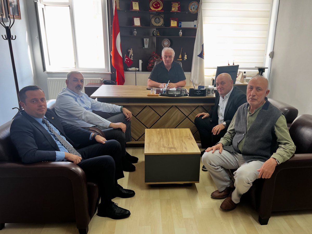 Yönetim Kurulu Başkanımız Erol Hatırlı, İnegöl Şoförler Odası Başkanı Bahattin Korkmaz ve Başkan Yardımcısı Veysel Kocaağa’yı ziyaret etti. Misafirperverlikleri için teşekkür ediyor, çalışmalarında başarılar diliyoruz.