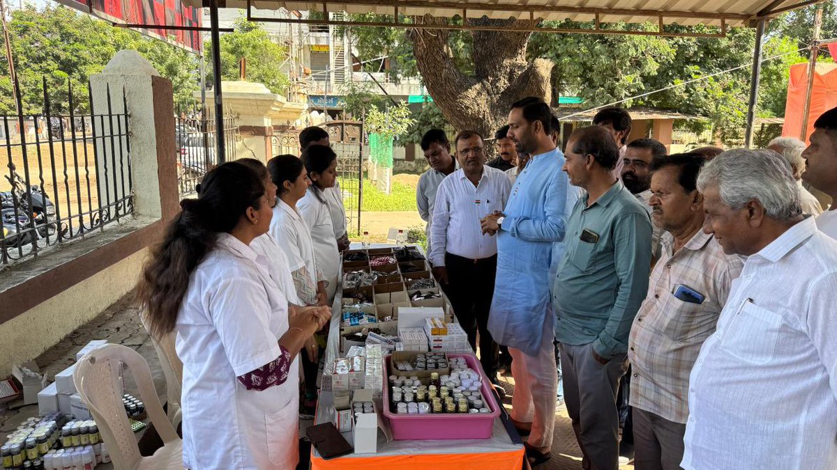 ikaushikvekaria's tweet photo. આદરણીય વડાપ્રધાન શ્રી નરેન્દ્રભાઈ મોદી સાહેબના જન્મદિવસ નિમિત્તે સેવા પખવાડિયા અંતર્ગત વડિયા ખાતે કર્મભૂમિ ડેવલપમેન્ટ ચેરિટેબલ ટ્રસ્ટ દ્વારા આયોજિત મેગા સર્વરોગ નિદાન કેમ્પમાં હાજરી આપી. https://t.co/3liK9UvcxK