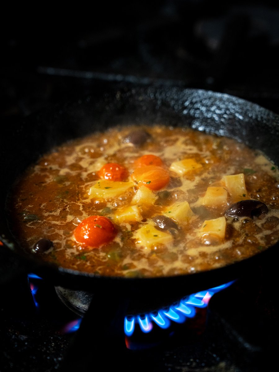 Flavors dancing over the flame 🔥— a rustic Italian sauce simmering to perfection.

#cosibarristorantesince1996 #bestitalianrestaurant