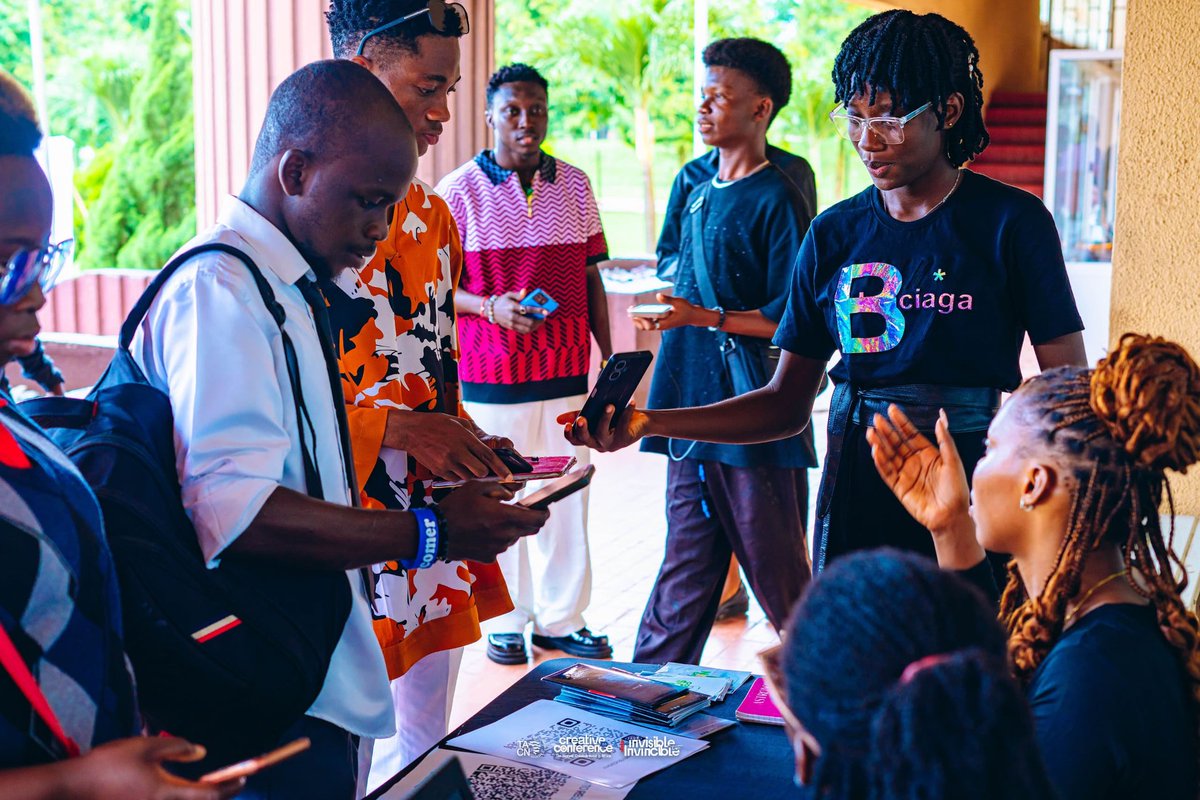 CreativeXComm's tweet image. Scenes from registration at Creative Conference 2.0.

What a beautiful way it all began.

#creativeconference
#benincreatives
#tacn