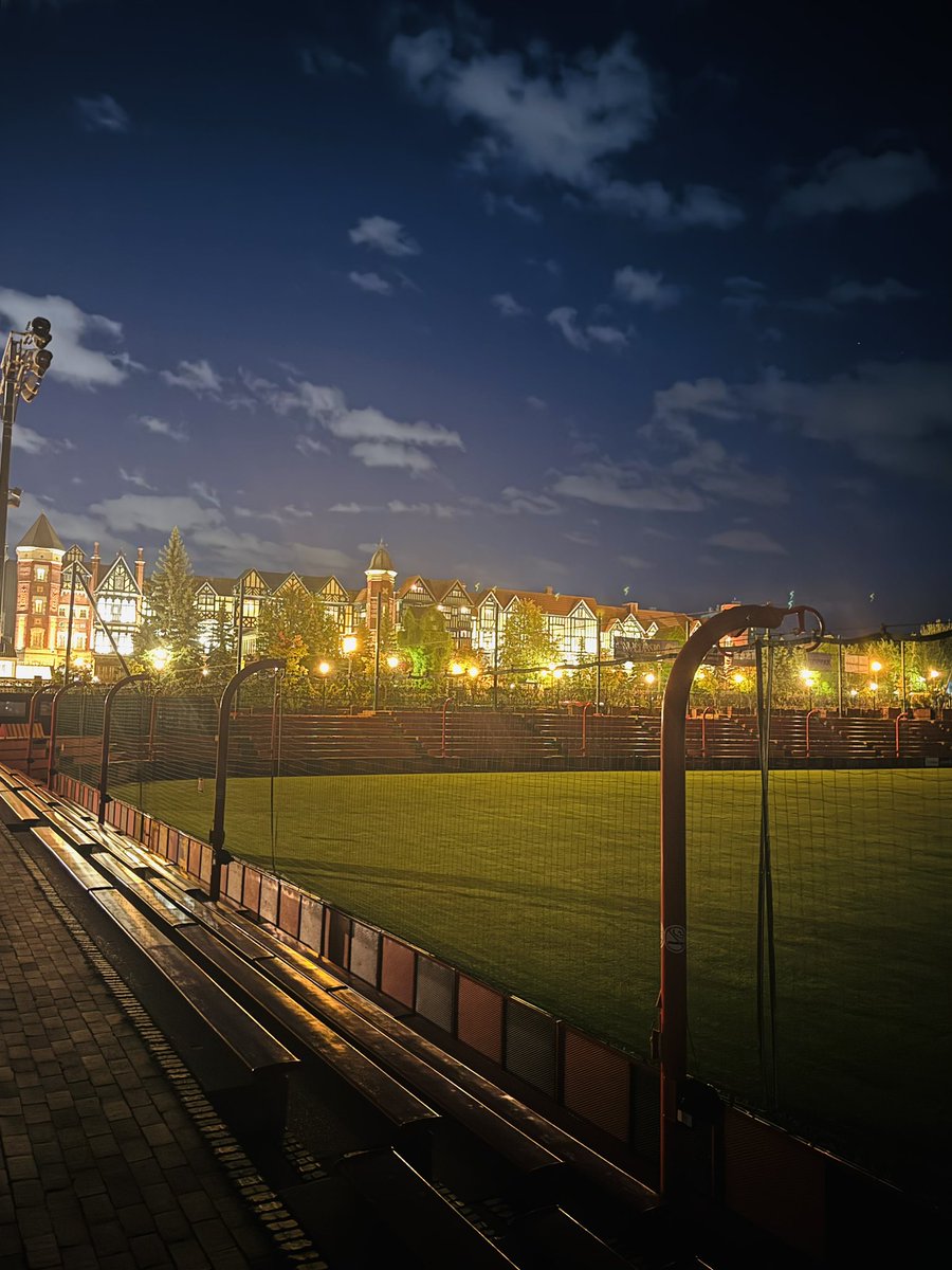 consadoleaizawa's tweet image. 美しいサッカー場と清々しい秋の空。