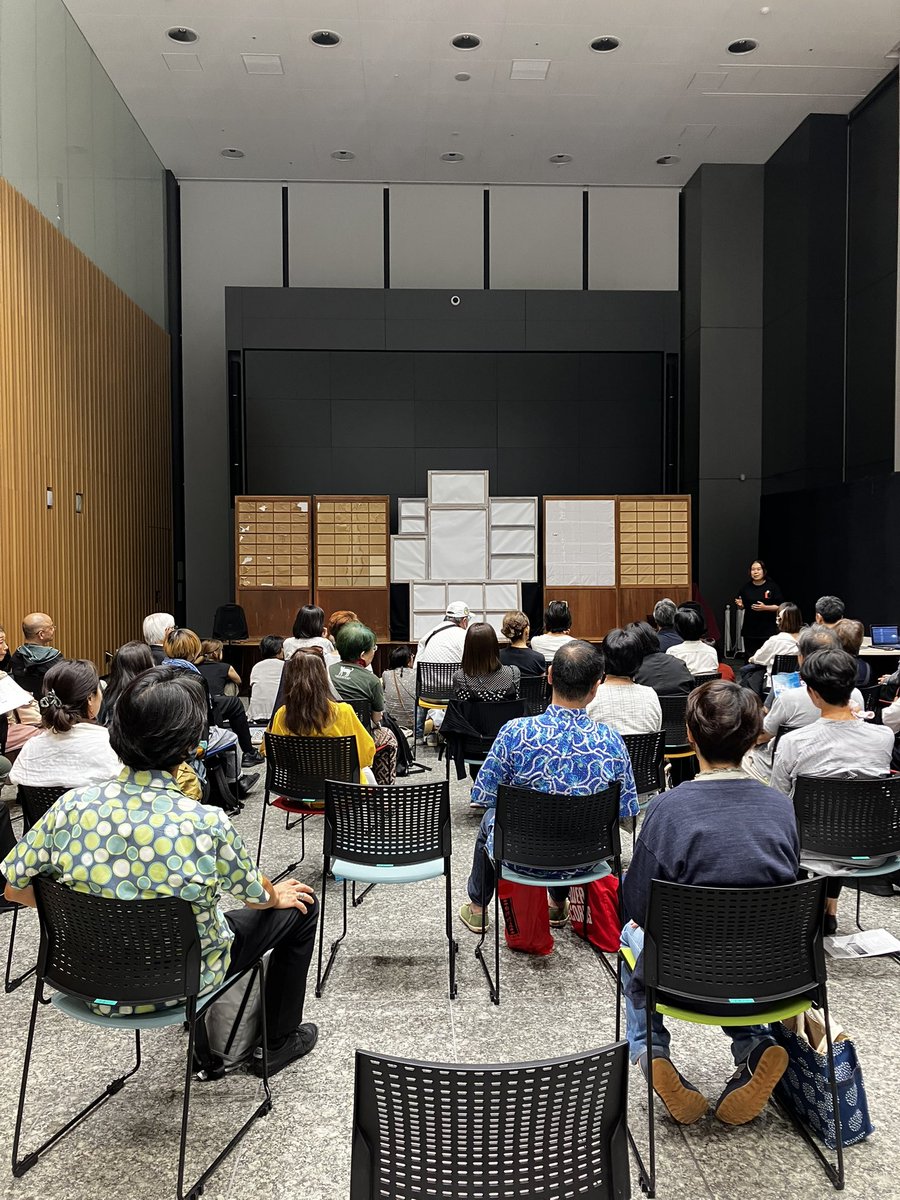 tetuK60's tweet image. 『鯨生』2025ツアー中野凱旋公演‼️
3日間で３ステージ＋ワークショップの日程が無事に終わりました❣️各ステージとも満員のお客さんでした。。。大感謝デス〜‼️奥田とおがっちも観に来て貰い、宇佐見には仕込を手伝って貰いましたぁ〜。。。
ナカノバでも影絵は出来るんだなぁ、、、