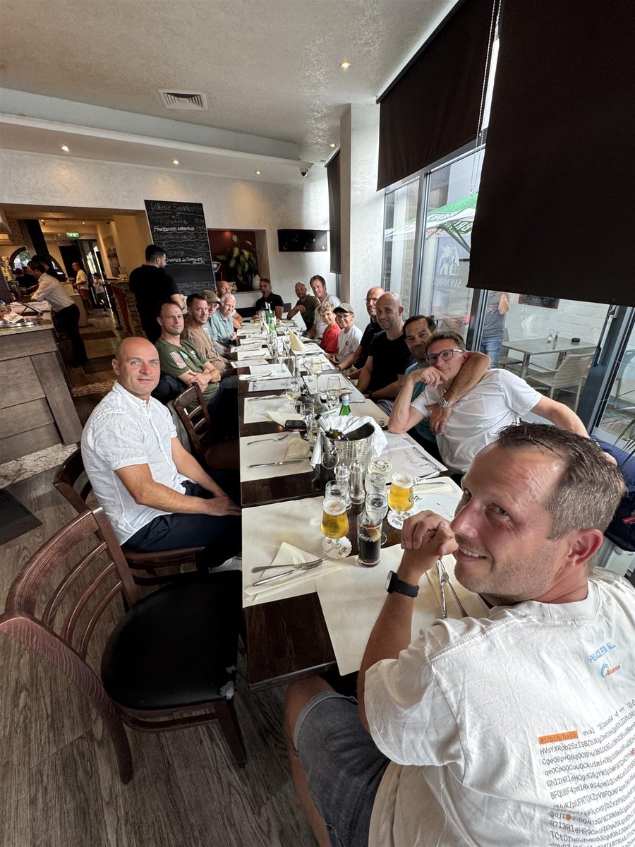 Ernhardtstefan's tweet photo. Business lunch with some smart colleagues 

#LunchBreak #LifestyleFriendly https://t.co/AZlJzvh0bM