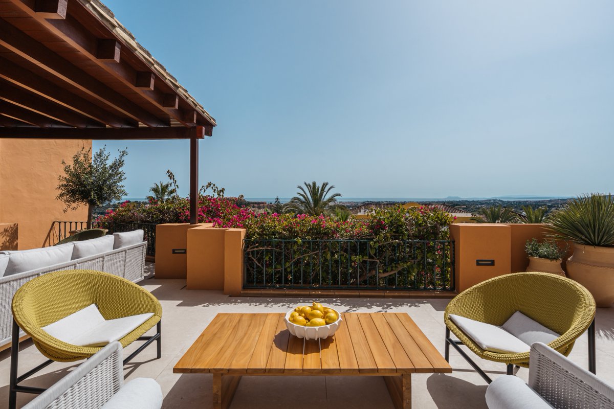 CleoxMarbella's tweet image. Key-ready 4 bed luxury in Marbella 🌴
Les Belvederes A5 – a fully renovated 4-bedroom apartment with panoramic sea views, Gaggenau kitchen &amp;amp; 100 m² terrace. Price: €2,975,000
👉 Contact us for a private viewing.
#MarbellaLuxury #NuevaAndalucia #SeaViewProperty #LuxuryApartment