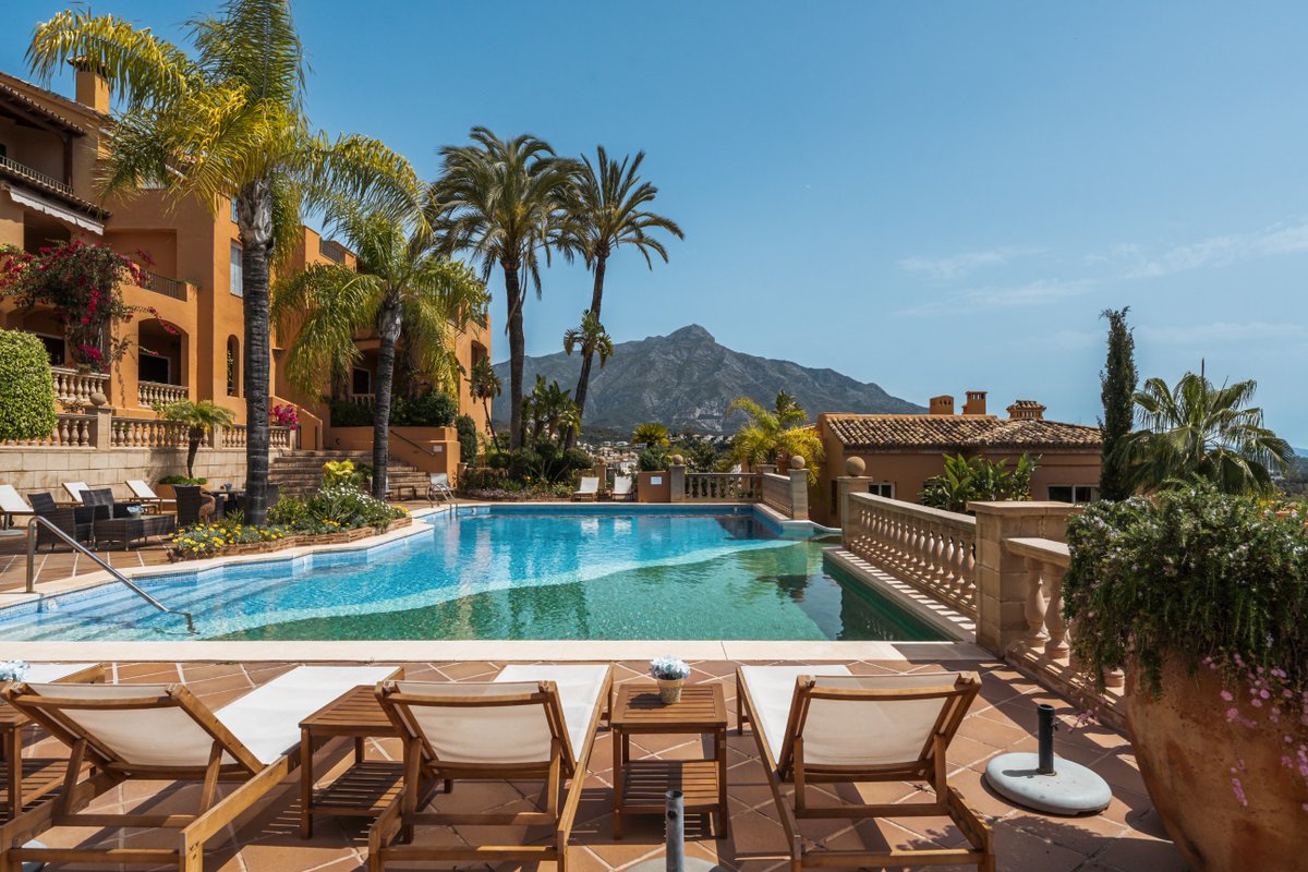 CleoxMarbella's tweet image. Key-ready 4 bed luxury in Marbella 🌴
Les Belvederes A5 – a fully renovated 4-bedroom apartment with panoramic sea views, Gaggenau kitchen &amp;amp; 100 m² terrace. Price: €2,975,000
👉 Contact us for a private viewing.
#MarbellaLuxury #NuevaAndalucia #SeaViewProperty #LuxuryApartment