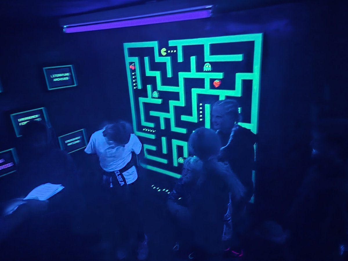 Mr Riley tweet media