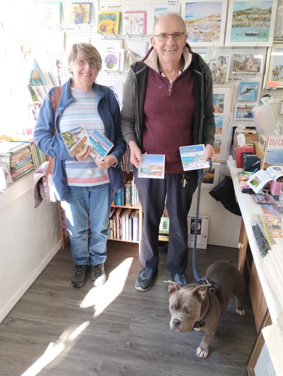 KatrinaRotgalve's tweet image. Good morning my bright-edges-of-soft-paperbacks-lying-in-whilst-snifferdogs-are-running-in-circles, how are you? West Looe Bookshop will be open from 12-6pm today, come for a light read! That&apos;s all you need - good weather, a chat, cup of tea and a chocolate cake! @FlissZak