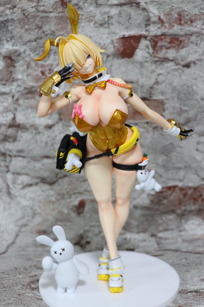ふひひっ、指揮官氏〜！
バニー衣装ですぞ〜！👯

原型:トマゴマフの八百屋(<a href="/tomogomahu/">トモゴマフ</a> )さん

「エレグ：バニーガールver.」

完成しました〜！😊
バニー衣装はイエローゴールドにゴールドを混ぜて、上からクリアーオレンジでアクセントをつけました✌️

#NIKKE
#ガレージキット