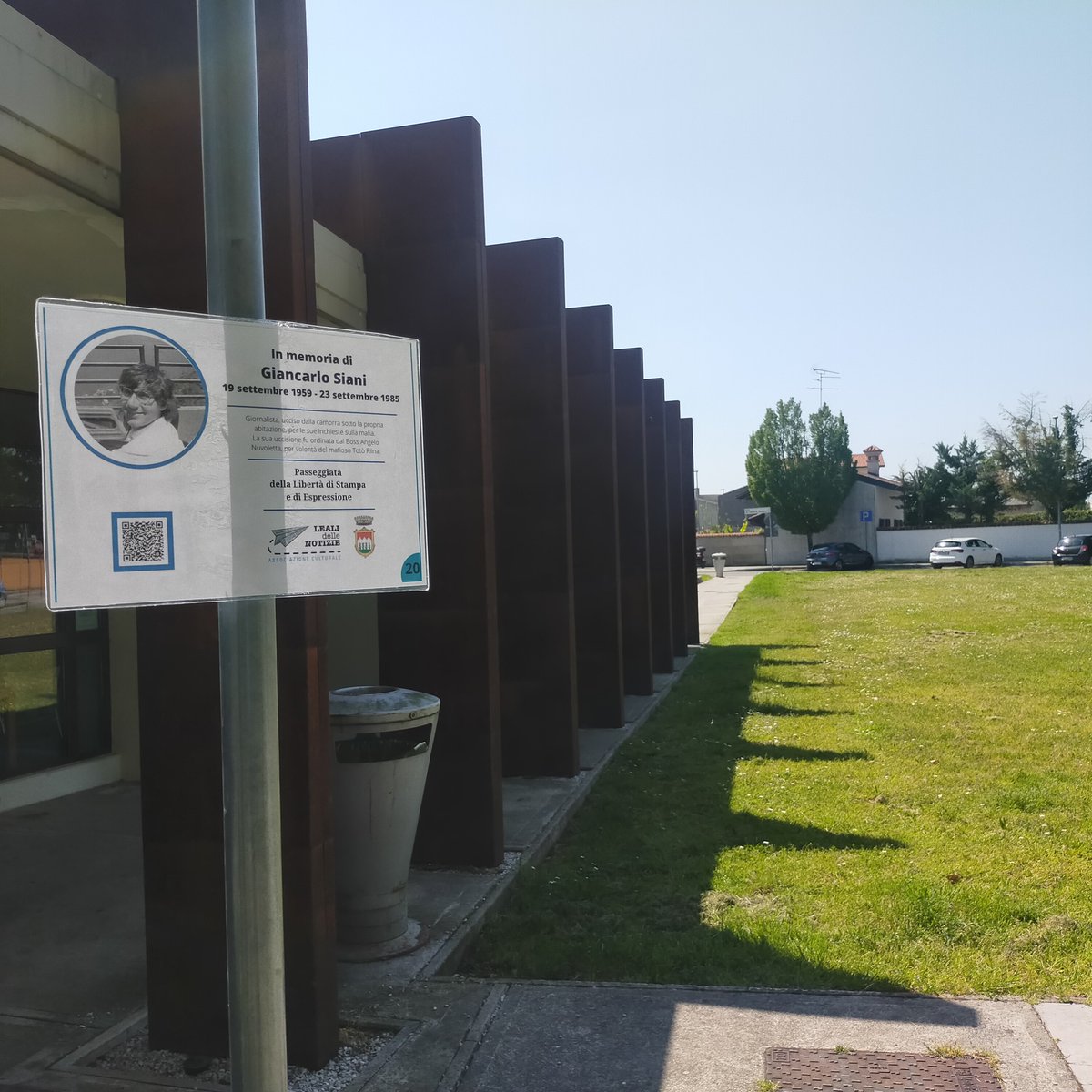 Oggi ricordiamo Giancarlo Siani, giovane giornalista napoletano che a soli 26 anni ha pagato con la vita il coraggio di raccontare la verità. 
📷 “Un giornalista è uno che le cose le sa, le fa sapere, e non si fa comprare.”
Il suo esempio continua a vivere.
#GiancarloSiani