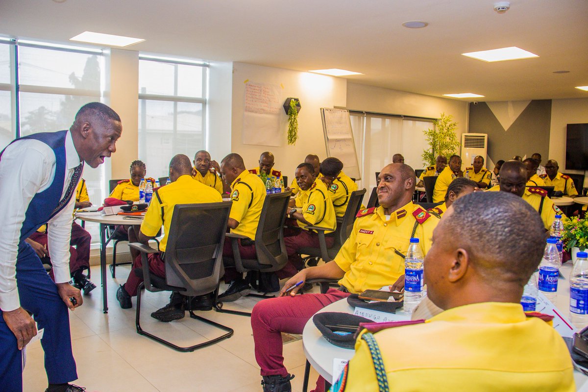 followlastma's tweet image. #Batch3
#Day2
#LASTMAManagementTraining
Topic: #Emotionalintelligence

Emotional intelligence (EI) refers to the ability to recognize and understand emotions in oneself and others

Integrating emotional intelligence (EI) into traffic management can improve road safety, reduce…