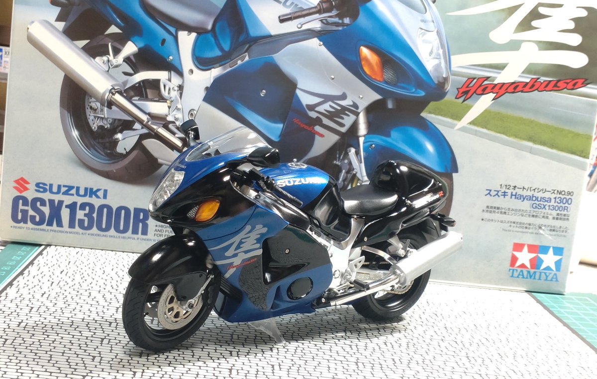 plamon1014's tweet photo. タミヤのスズキHayabusa（GSX1300R)ようやく完成
バイクプラモ作成は30年以上ぶりでマジで疲れた💦 https://t.co/PnzNZM1uHk