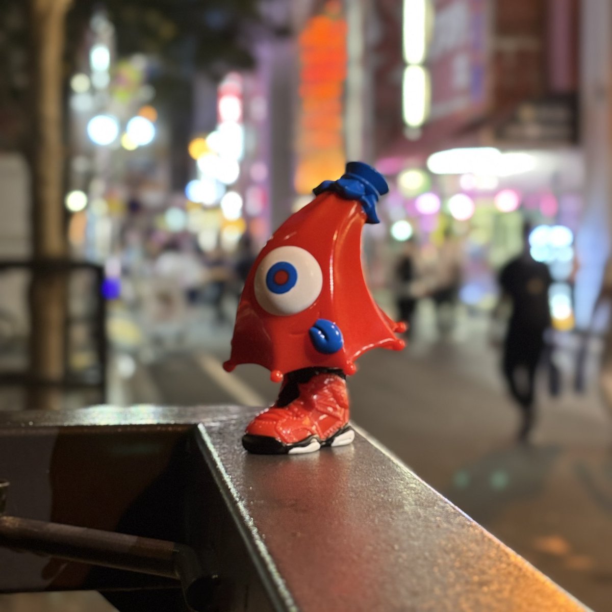 Makesomenowis's tweet image. ／
トイパラVol.7にて販売❗️❗️
＼

アンバー RETRO -IF RED23-

近未来SFコミックスの
主人公のような真紅のボディに
身を包んだアンバーが登場🔥

会場にてぜひご覧ください👟☂️

#MARKS #sofvi #ソフビ
#アンバー #KICKSPECTER