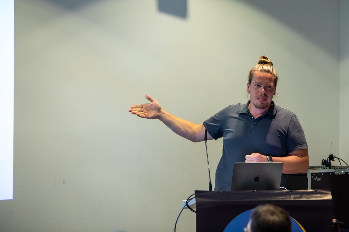 LunatechLabs's tweet image. Captured moments from our speaker @wjglerum, at @JavaForumNord Hannover 🇩🇪! 
#Lunatech #JavaForumNord #Conference