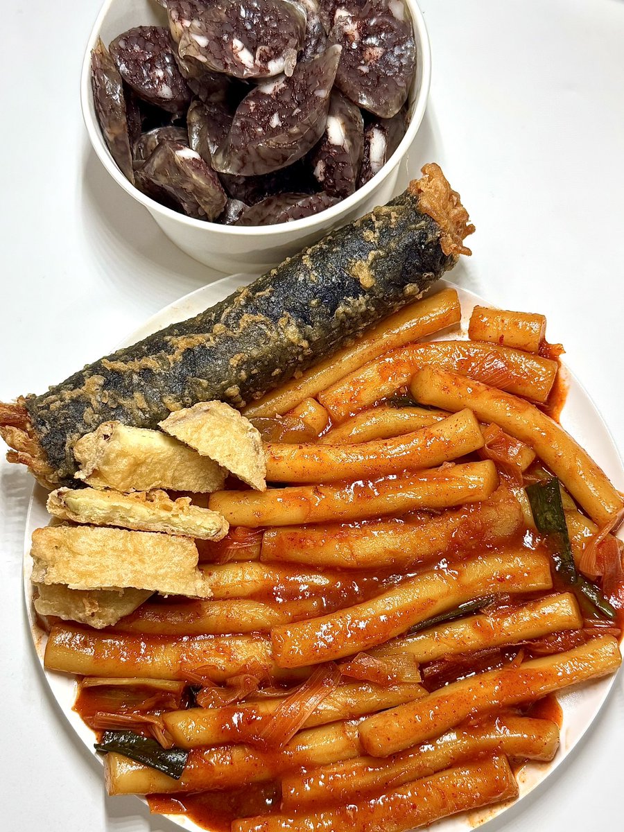 분명 떡볶이 1인분 순대 1인분 김말이튀김 1개를 시켰는데