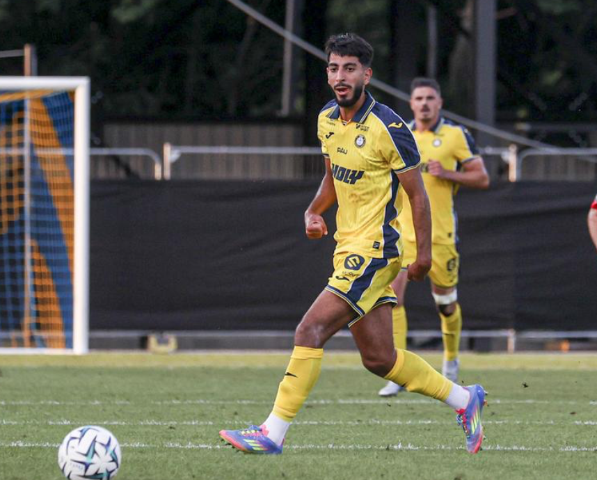 Rapport de Joueur⚽️:

Aujourd’hui je vous présente Rayan Touzghar 🇲🇦(2003) après un prêt réussi à Concarneau le milieu de terrain formé à Guingamp a pris la direction de Pau cet été