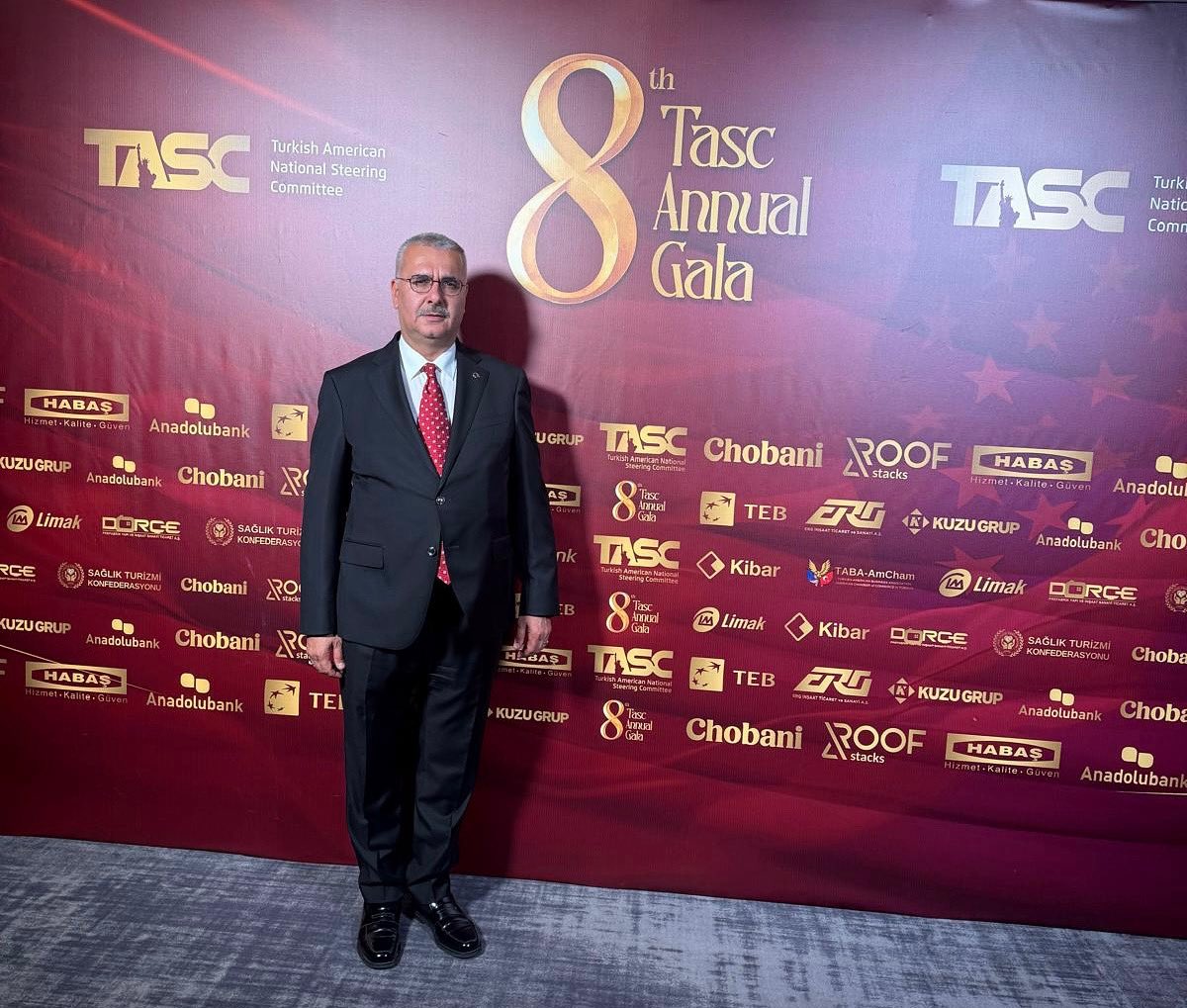 TASC 8. GELENEKSEL GALA YEMEĞİNE SAYIN CUMHURBAŞKANIMIZLA BİRLİKTE KATILIM SAĞLADIK.  🇹🇷

Türk diasporasının değerli temsilcileriyle bir araya gelerek iş birliğimizi güçlendirdik ve toplumsal bağlarımızı pekiştirdik. Bu özel buluşma, farklı kültürlerden dostlarımızla gönül