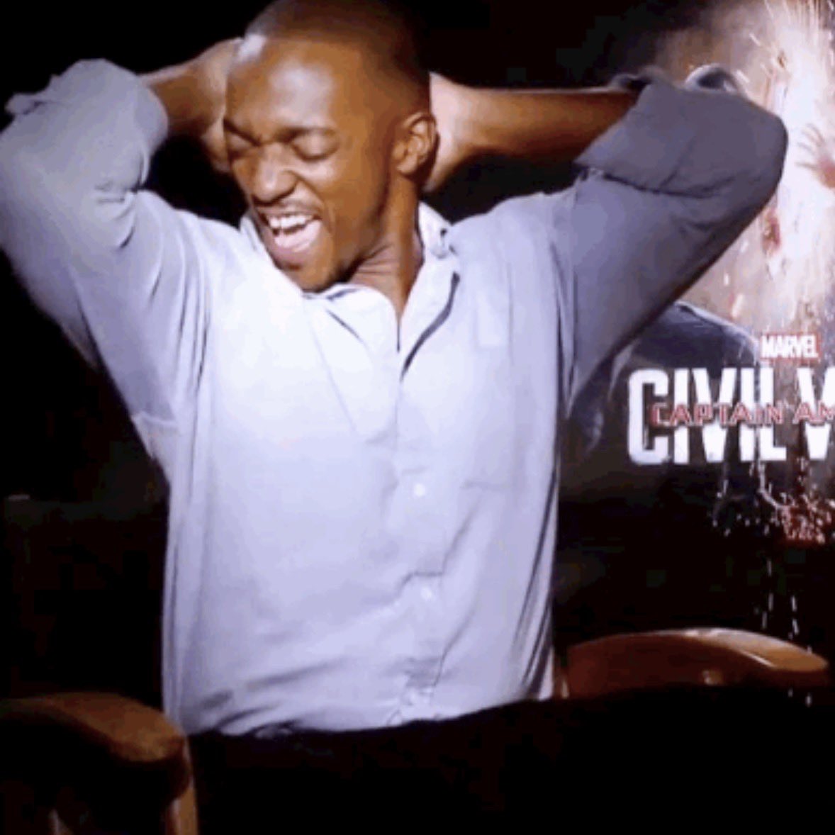 OP took this photo of yunjin at the concert and sent it to their friend who said it’s the anthony mackie pose I’M CRYING 😭😭