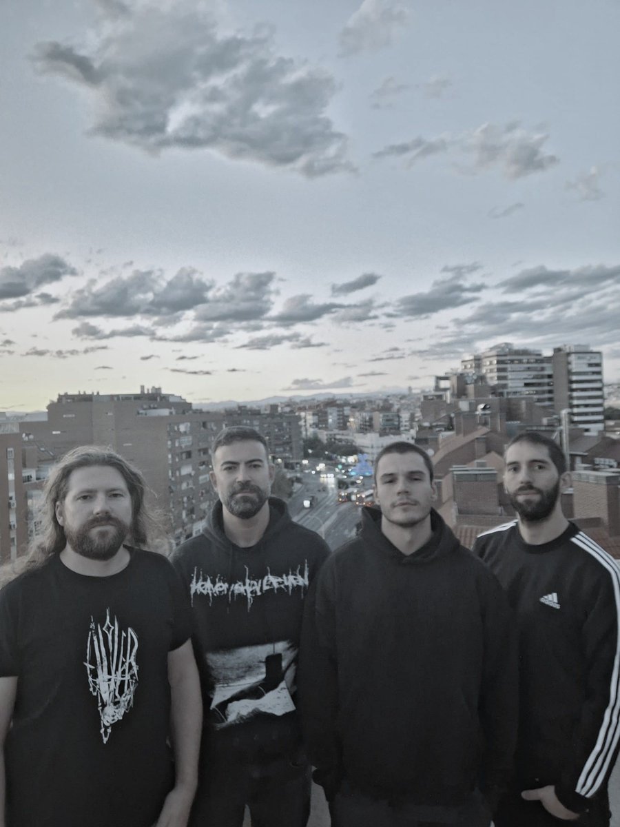 Nos hemos subido al tejado. 

El 7 de octubre estaremos acompañando a <a href="/Coheed/">Coheed and Cambria</a>  en su paso por Madrid en la sala Wagon 🖤 No podemos estar más ilusionados! 

<a href="/nooirax/">Nooirax Producciones</a> <a href="/lasttourint/">Last Tour</a> <a href="/Primavera_Sound/">Primavera Sound</a> 

Entradas en <a href="/fever_es/">Fever ES</a> 

PD: somos gente seria, pero también nos reímos.