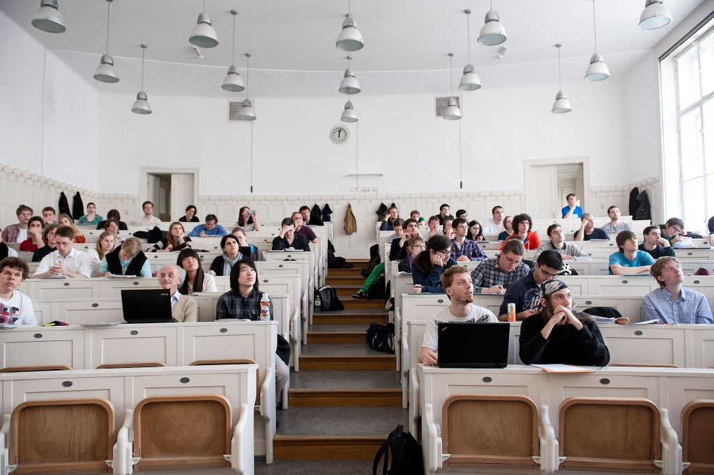 QUANTUMunivie's tweet image. 🎙️🧑🏽‍🎓 Faculty open presentation by new PhD candidates!

🤝 Connect with new PhD students to discuss interesting research questions.

🔗 More information: ssc-physik.univie.ac.at/en/studying/do…

📸: © Barbara Mair

#QuantumScience #PhD #PhDStudents #StudentTalk #Networking