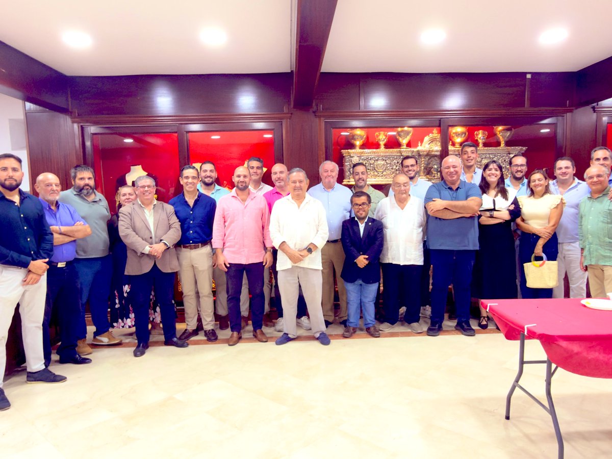 En la tarde de ayer se hacía oficial la firma del contrato que nos une con nuestra querida <a href="/HdaDivinoPerdon/">Hermandad del Divino Perdón</a>

La cita se dio en la Casa Hermandad de nuestra <a href="/Hdad_SanBenito/">Hermandad San Benito</a>, con una convivencia junto a la Junta de Gobierno de nuestra Hermandad.

Las mentes ya empiezan a imaginar