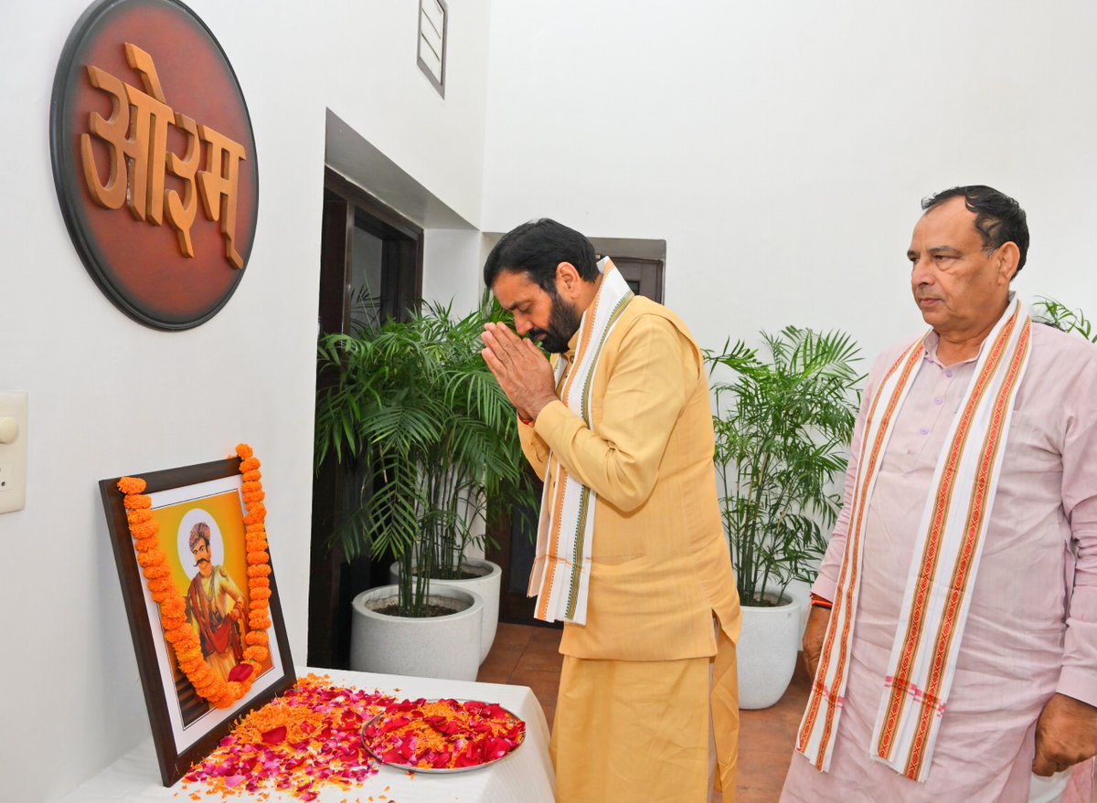 धन्य धरा के वीर बाँकुरे,
जीवन का बलिदान करया ... 
हरियाणै के जन जन का मस्तक,
गौरव-गर्वित, स्वाभिमान भरया...

'हरियाणा वीर एवं शहीदी दिवस' के अवसर पर म्हारी बलिदानी धरा के सभी महायोद्धाओं के बलिदान को नमन।