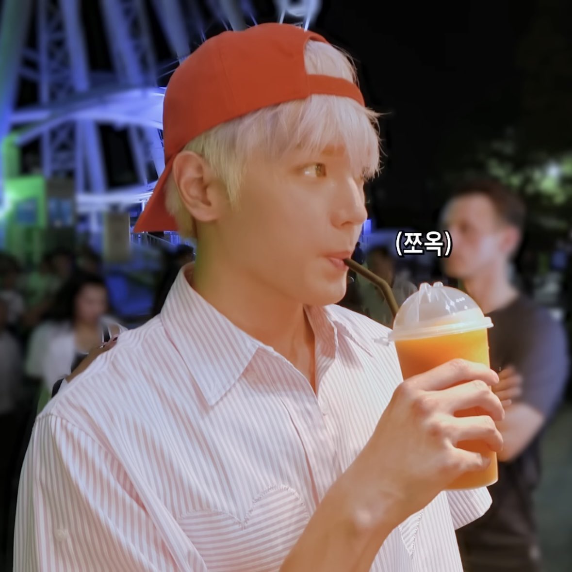 어딜 봐서 30대임… 걍 20대 초반임 지금 당장 대학교 26학번이라 해도 믿을듯