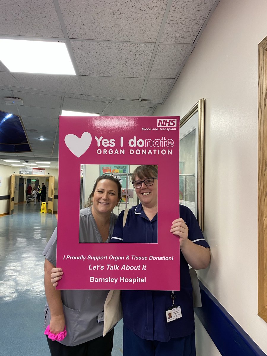Organ And Tissue Donation promotion week - been in Main Entrance for a few hours and really good discussions with staff and visitors 💗💗