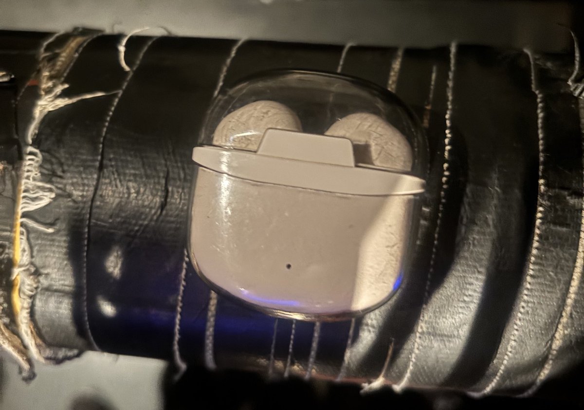 【拡散希望】

9/23 コドモドラゴン　ニュースタンダード-権化- 柏公演にてイヤホンの落とし物を拾いました。
柏パルーザのスタッフさんにお渡ししましたのでお心当たりのある方は会場までお問い合わせください。