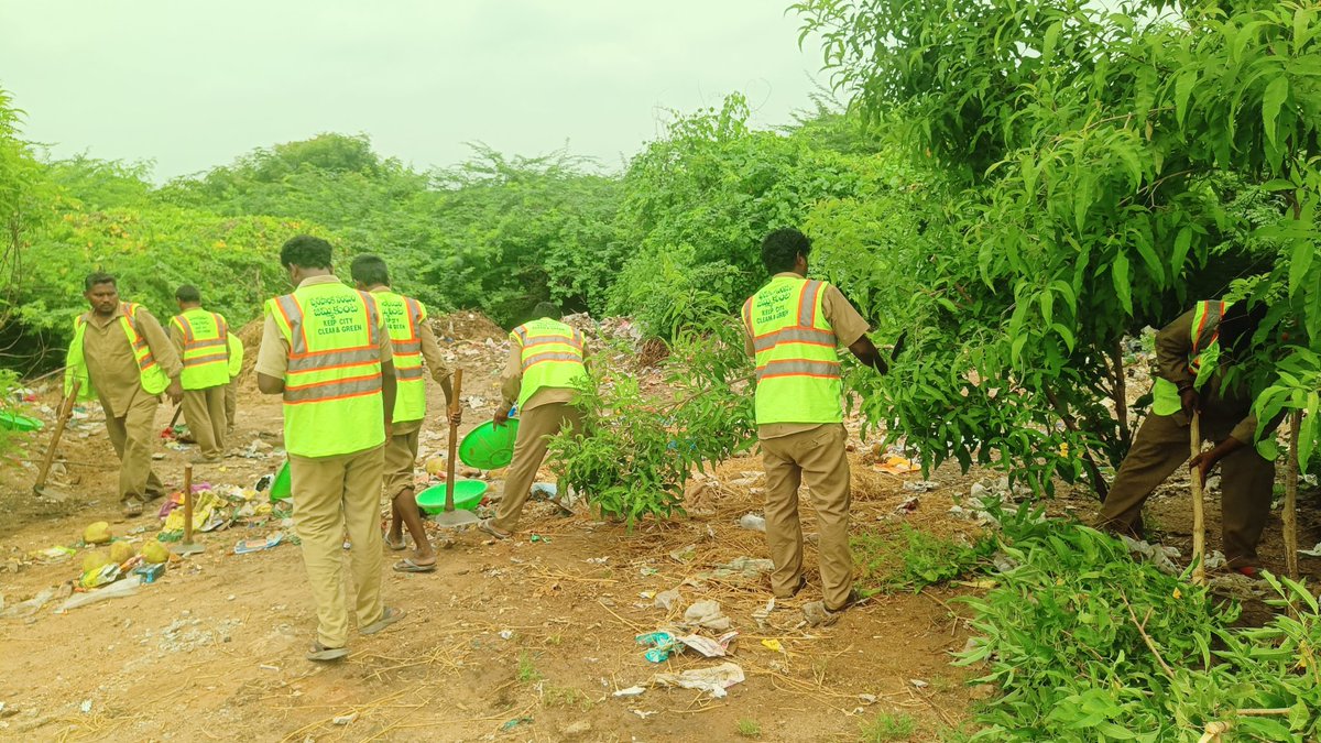 garbage was cleared in FCi road. The board was installed stating that  if garbage is dumped again,a fine of Rs. 500/- to 5000/- will be imposed
#SHS2025 #SwachhataHiSeva2025 #Swachhotsav

 <a href="/SwachhBharatGov/">Swachh Bharat Urban</a> @SwachhBharat <a href="/MoHUA_India/">Ministry of Housing and Urban Affairs</a> <a href="/MoJSDDWS/">Department of Drinking Water & Sanitation (#DDWS)</a> <a href="/tksreedevi/">TK Sreedevi</a> <a href="/telangana/">Telangana!</a> <a href="/RoopaMishra77/">Roopa Mishra</a>