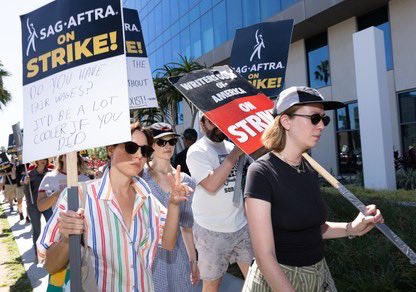 ferguseinplaza's tweet image. happy bisexuality day to Hannah Einbinder and Aubrey Plaza