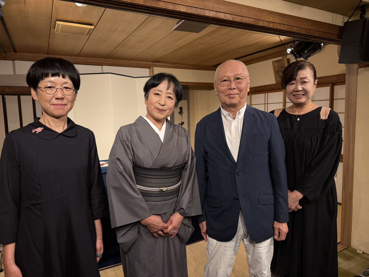 4204280711's tweet photo. 本日はこちら。
数少なくなった鶴賀流の姉弟子の会へ若狭掾師匠とおじゃましました。
『利き噺』二人会。
いせまるさんは前進座→新内鶴賀流を経て、生まれ故郷の大阪で落語の下座音楽や朗読家として活躍中。今回は藤沢周平の「泣かない女」を50分たっぷりと披露。落語家の桂惣兵衛さんは創作落語「遠ざかる声」。しみじみ心に沁み入る会でした。
同門の先輩が活躍してるのは本当に嬉しい。
＃新作落語
＃朗読
＃藤沢周平
＃新内鶴賀流
＃先輩