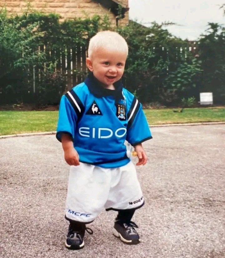 DebsSZN's tweet image. Erling Haaland the last time an Arsenal player made Ballon D’or top 10😭