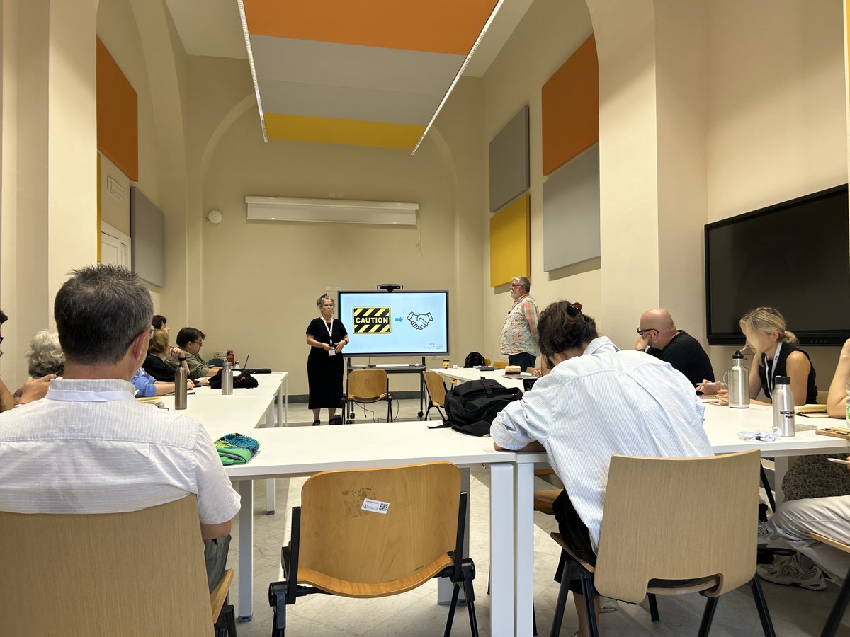 SociodigFutures's tweet photo. We're attending the RC33 International Conference in Naples and have kicked things off with a workshop from @jessogden and Les Carr on 'Sociological Engagements with Large Language Models.'

Next up is a stream of conference papers on methods 🙌

#RC33 https://t.co/Y6OX6FG4DE