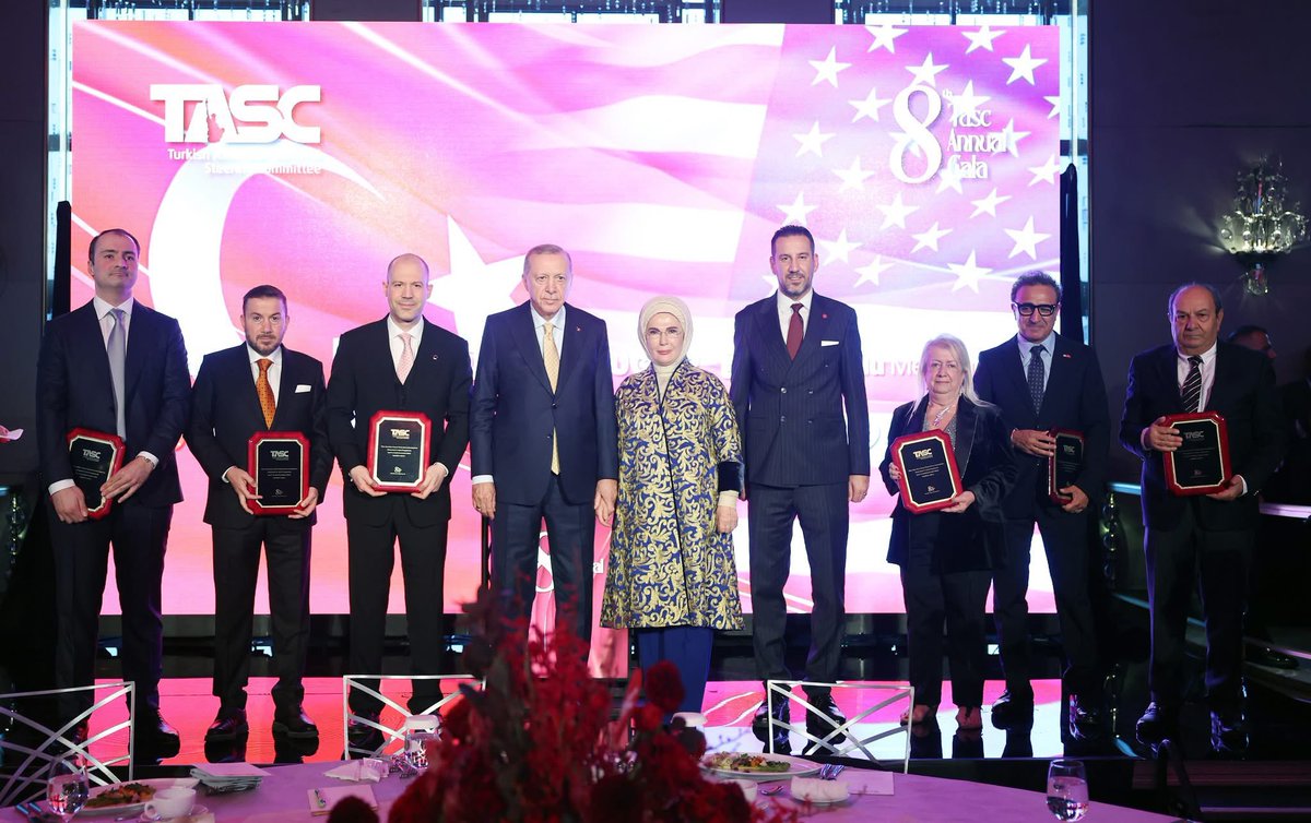 TASC TOPLANTISI’NDA SAYIN CUMHURBAŞKANIMIZLA BİRLİKTE KATILDIK! 🇹🇷

Amerika’nın dört bir yanından gelen Türk diasporasının kıymetli temsilcileriyle bir araya gelerek, toplumsal bağları güçlendirme ve iş birliğini artırma konusunda kapsamlı görüşmeler gerçekleştirdik.

Bu anlamlı