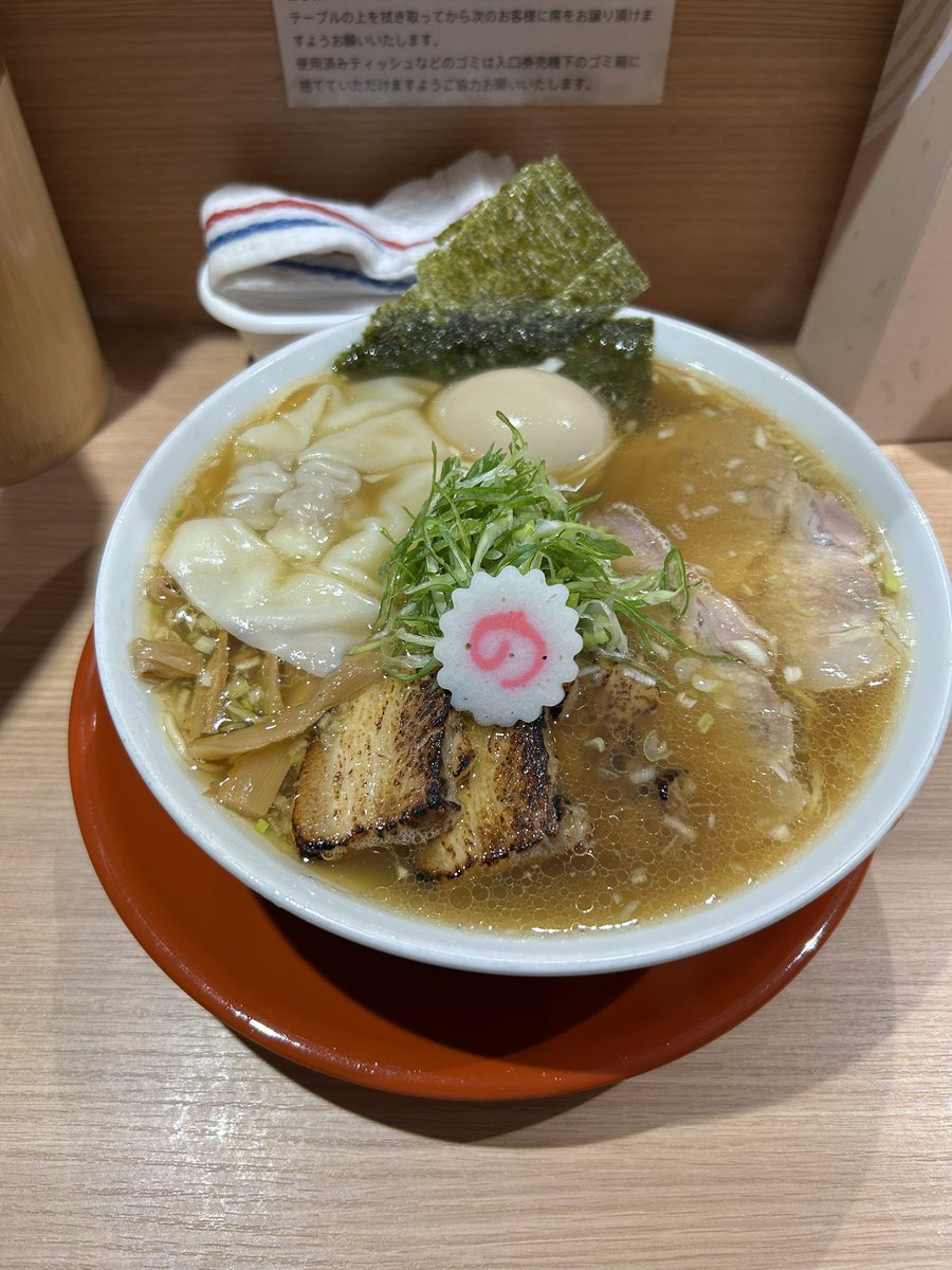 『全部乗せ』とか『特製』という言葉に弱いのです🍜
#ラーメン