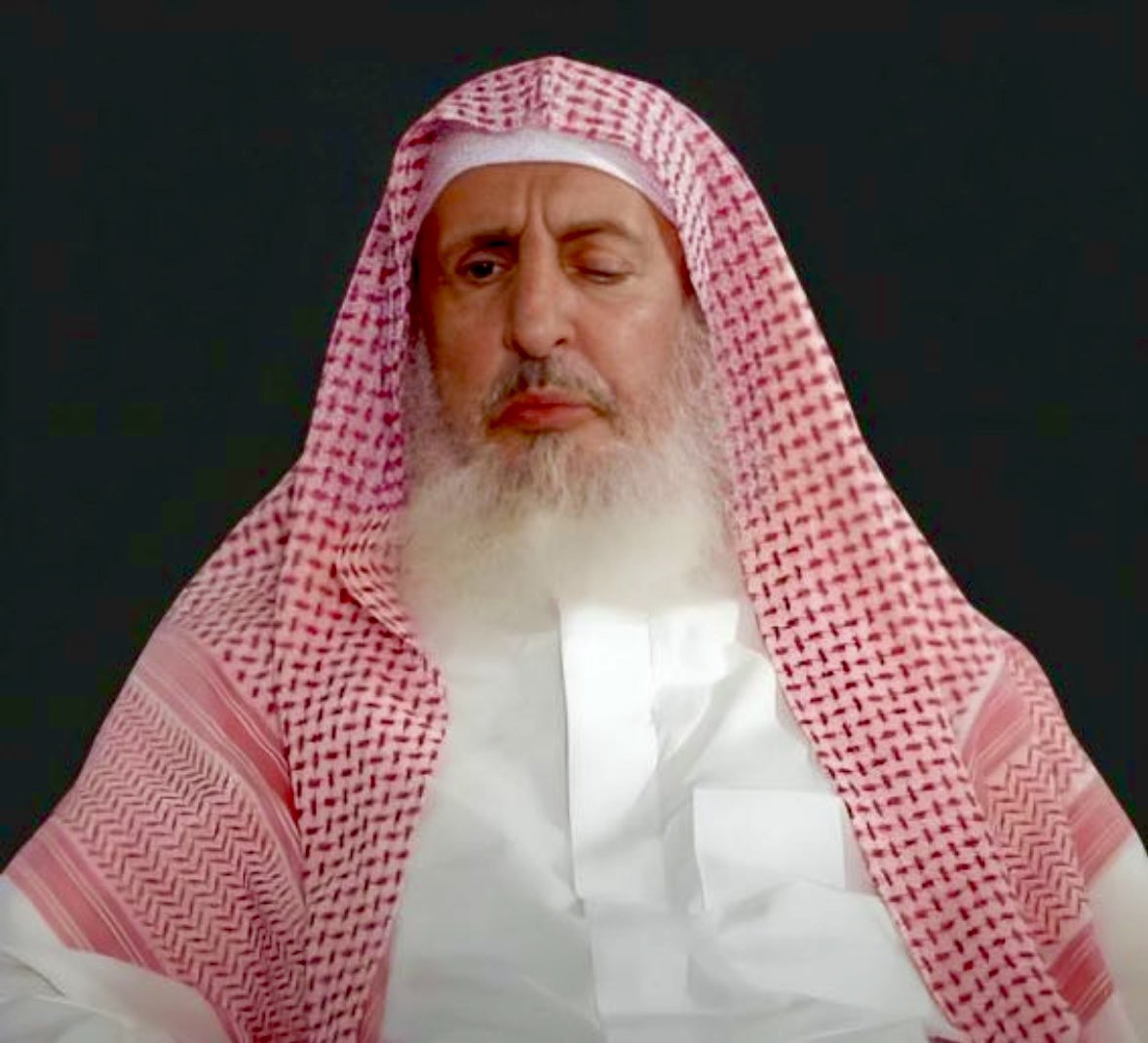 إنا لله وإنا إليه راجعون تغمده الله بواسع رحمته وأسكنه الفردوس الأعلى من الجنة وأجزه عنا وعن أمة الإسلام خير الجزاء .
اللهم أجرنا في مصيبتنا واخلفنا خيرا منها
#السعودية
#مفتي_عام_المملكه
#الشيخ_عبدالعزيز_بن_عبدالله_آل_الشيخ