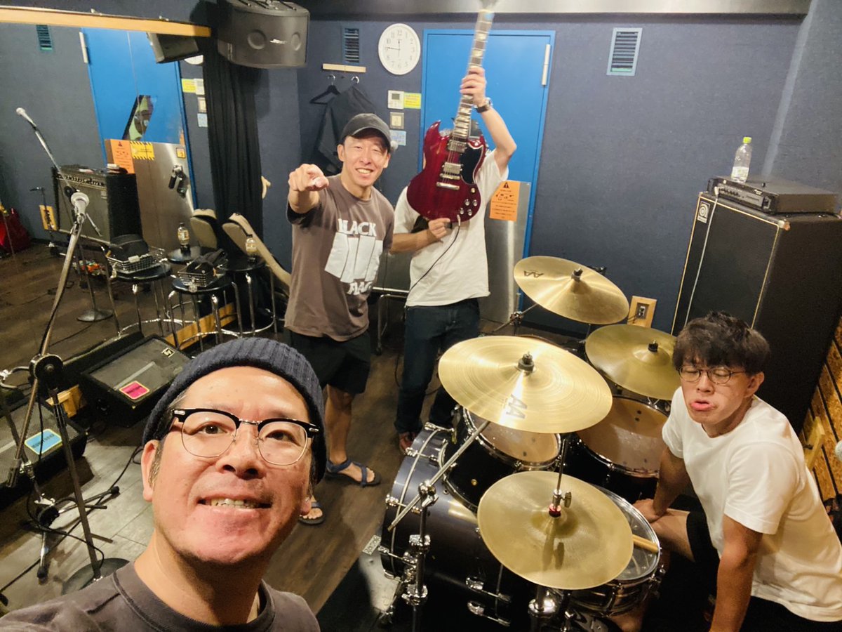 来たる10月5日のライブに向けて4人でみっちり練習した！みんな来てねん