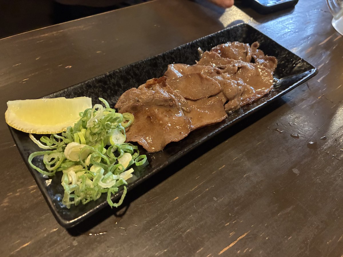 yoshiki_mu's tweet photo. ライブ後は、ゆーりら組メンバーと8人で会場すぐのJR高架下にある居酒屋「屋台風かすうどん」で後宴会♪大阪名物かすうどん美味い!
#初音
#poptone
#ゆーりら https://t.co/4Bzvm0lAlV
