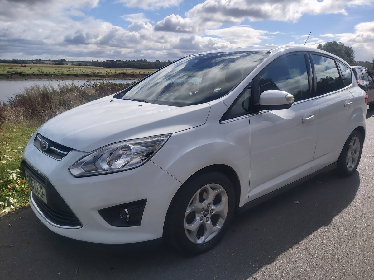 Ford C-Max, 1.6 TDCi, Zetec, MPV, 6 speed manual, 2015 / 15 Reg. 100,200 miles, full history, MOT July 2026 with NO advisories ! Great spec includes Air conditioning,  Rear parking sensors,  Heated front s reen, DAB radio,  Bluetooth,  Alloy wheels etc. £ 3,250. H.P.I clear.