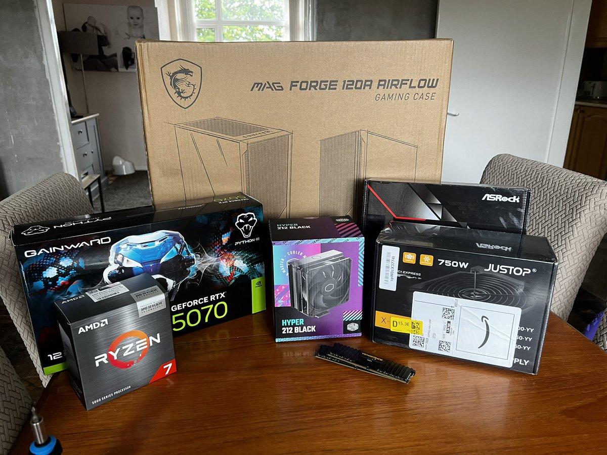 Building my lads first setup, I might actually get mine back now 😅