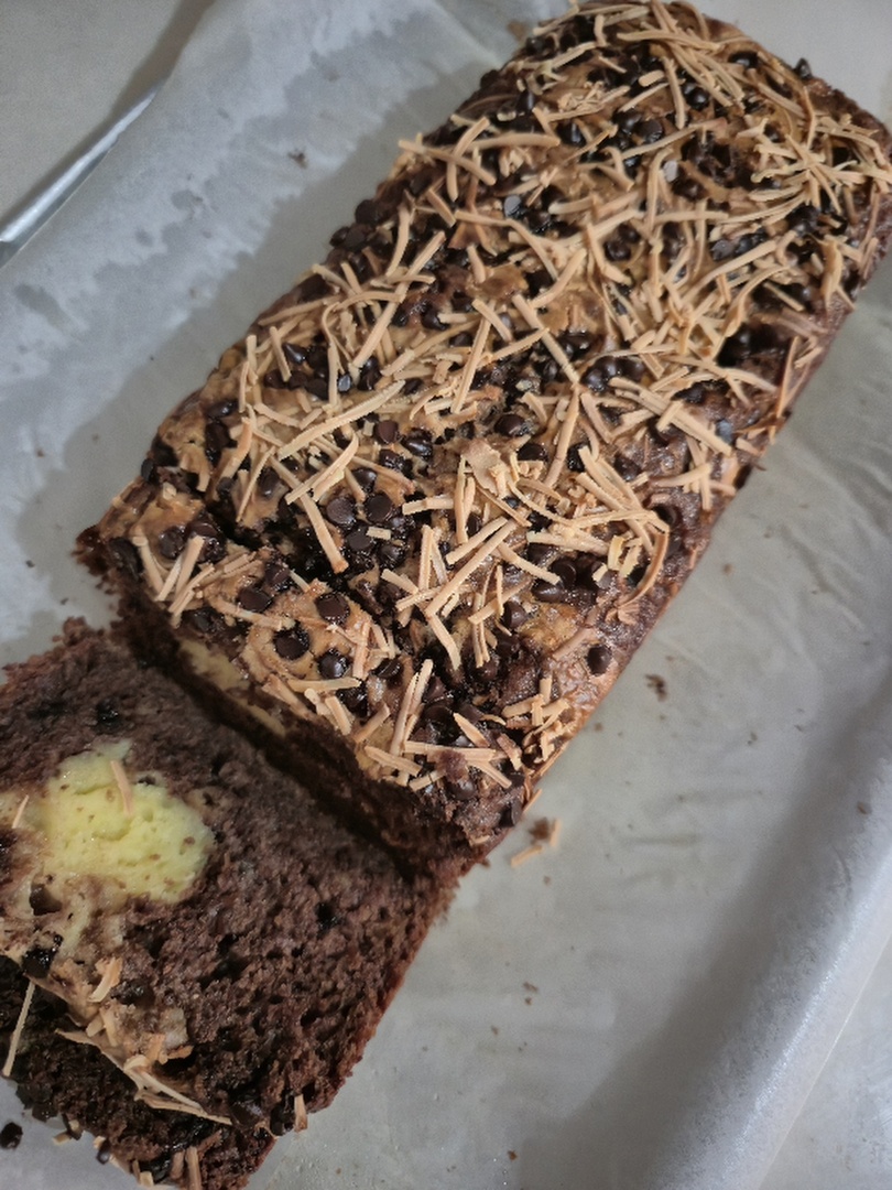 FOOD_FESS's tweet image. Hasil baking hari ini guis mumpung ada pisang mateng banget. Banana choco cheeseeee ~ enyakkk