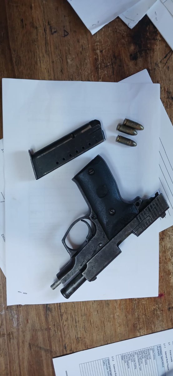 SAPoliceService's tweet image. #sapsEC Two male suspects were arrested in separate incidents for possession of an unlicensed firearm and ammo in Flagstaff on Monday, 22/09, following swift police action and valuable community cooperation.

The duo is expected to appear before the Flagstaff Magistrate’s Court…