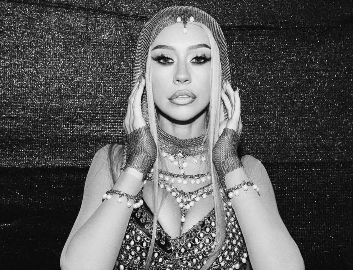 PopTingz's tweet image. Christina Aguilera looks gorgeous in new photos.