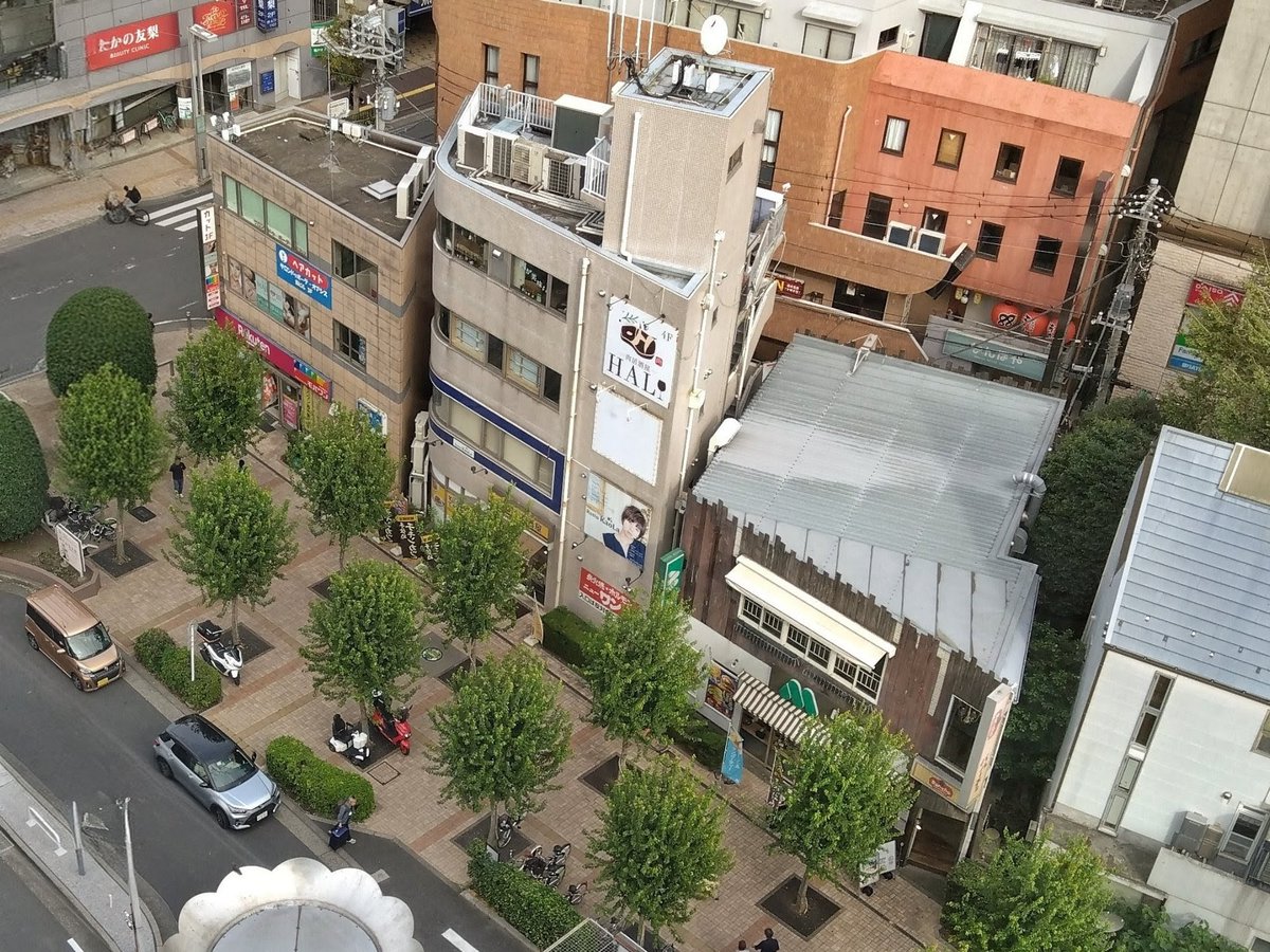 11月2日に向けて、舞台となる会場を準備中。写真のこの風景、ピンと来る方もいるかもしれませんが、正式発表まではもう少しお待ちください👀(kr)
#イイフタの日 #マンホールナイト #manhotalk