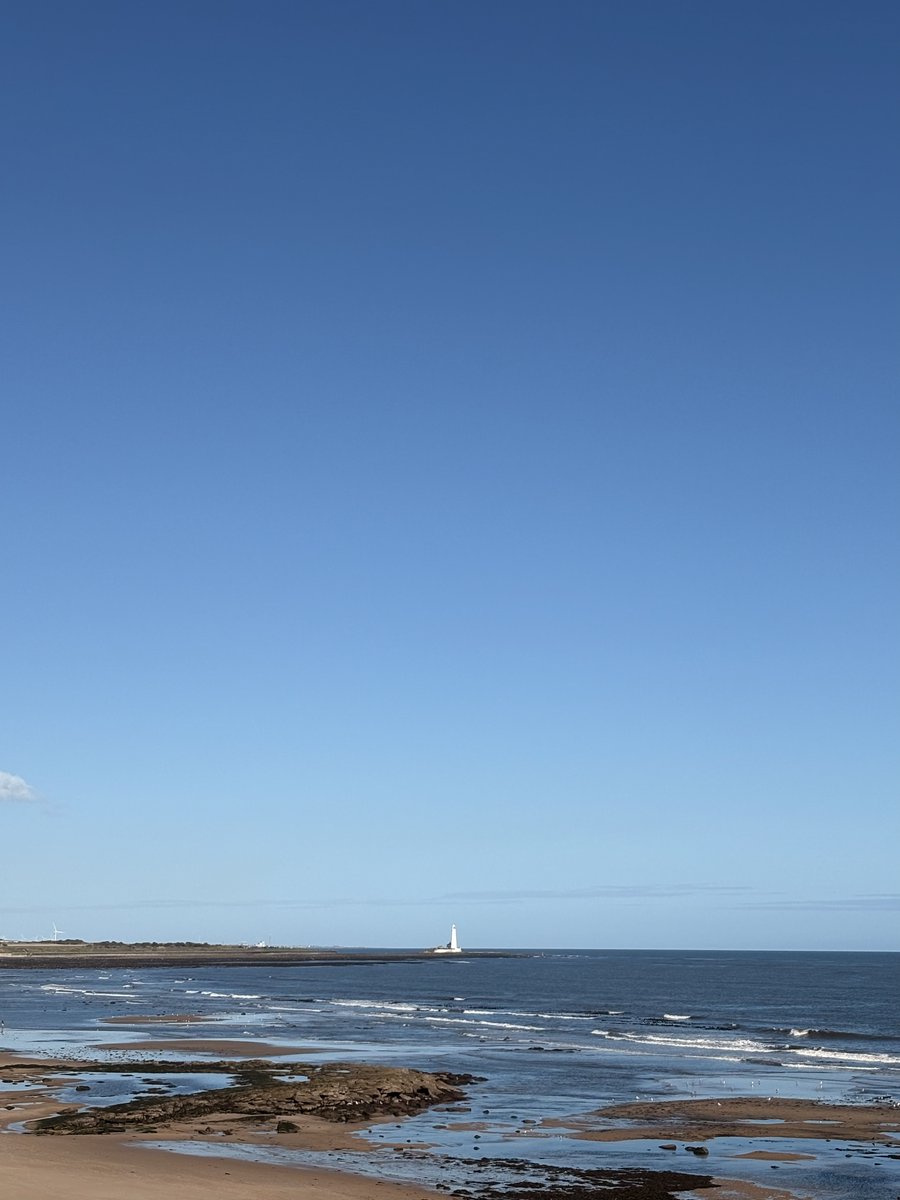 🍂 Crisp sea air, cosy autumn evenings &amp; hearty comfort food by the coast… that’s what Hinnies is all about. 🌊✨

Join us this season for proper Geordie scran with a view of Whitley Bay.

#HinniesRestaurant #WhitleyBay #CoastalEats #AutumnVibes