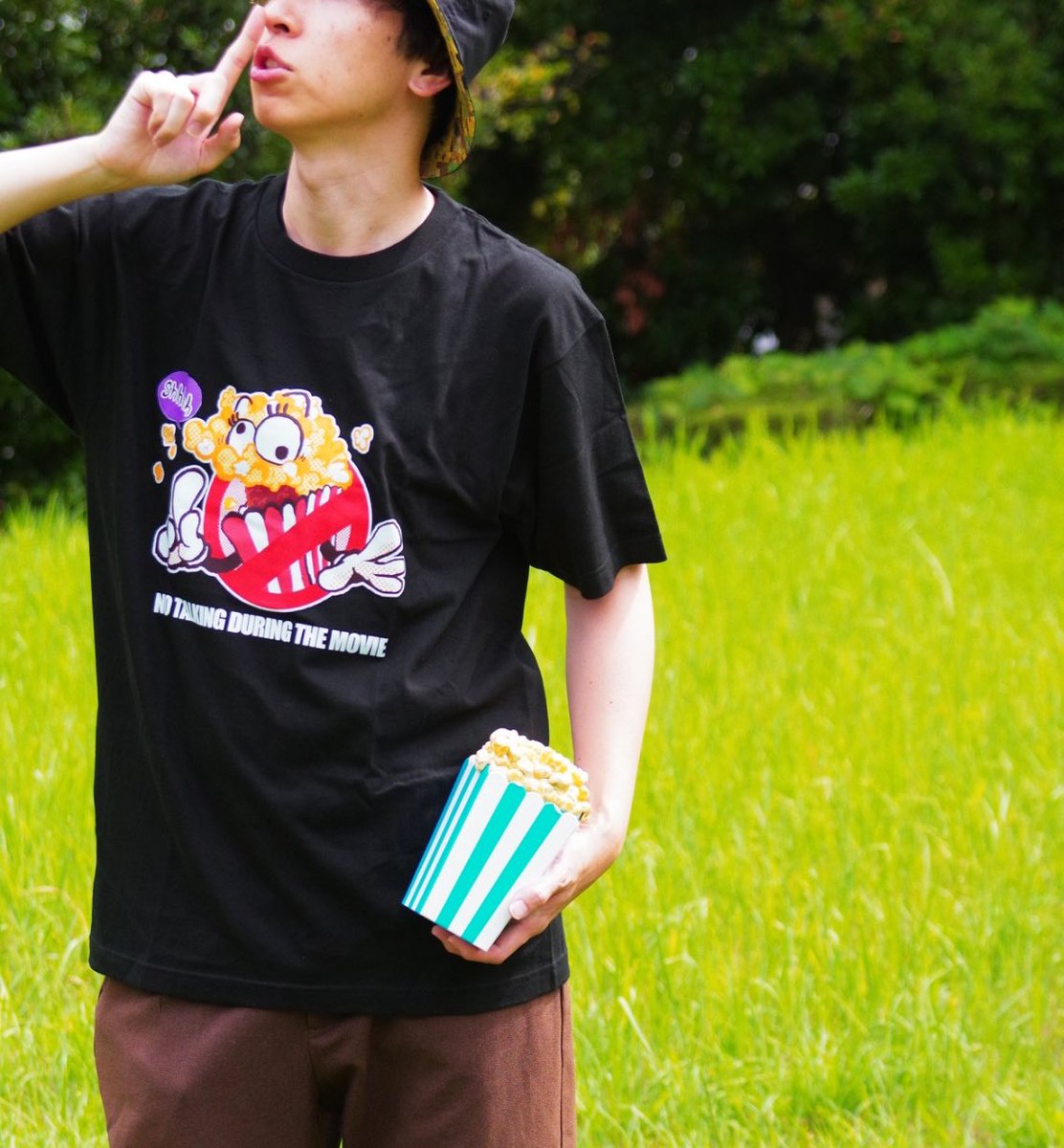 【宣伝】
石井リスのポップコーンTシャツシリーズ。
現在4種類で展開中です🍿
出展イベントでお求めください！
(各4,000円)

9/27 アートインユニバース
11/15.16 デザインフェスタ
12/5.7 東京コミコン

モデル:RISU(<a href="/isshiryou/">RISU（石井リス）🍿</a> )170㌢
XL:1、2枚目 / L :3、4枚目
撮影:はる。（<a href="/Piyoxharu/">はる。</a> ）